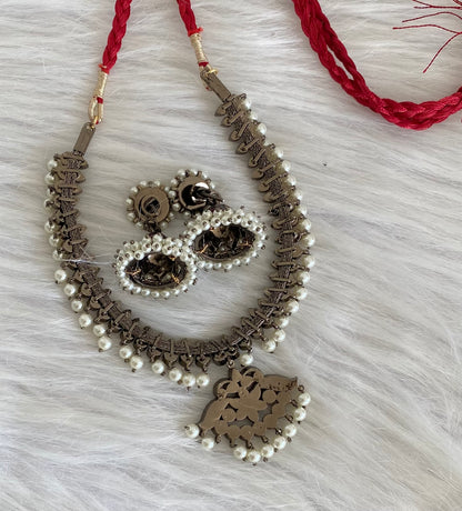 Black finish precious kemp-white pearl attigai necklace set dj-54090