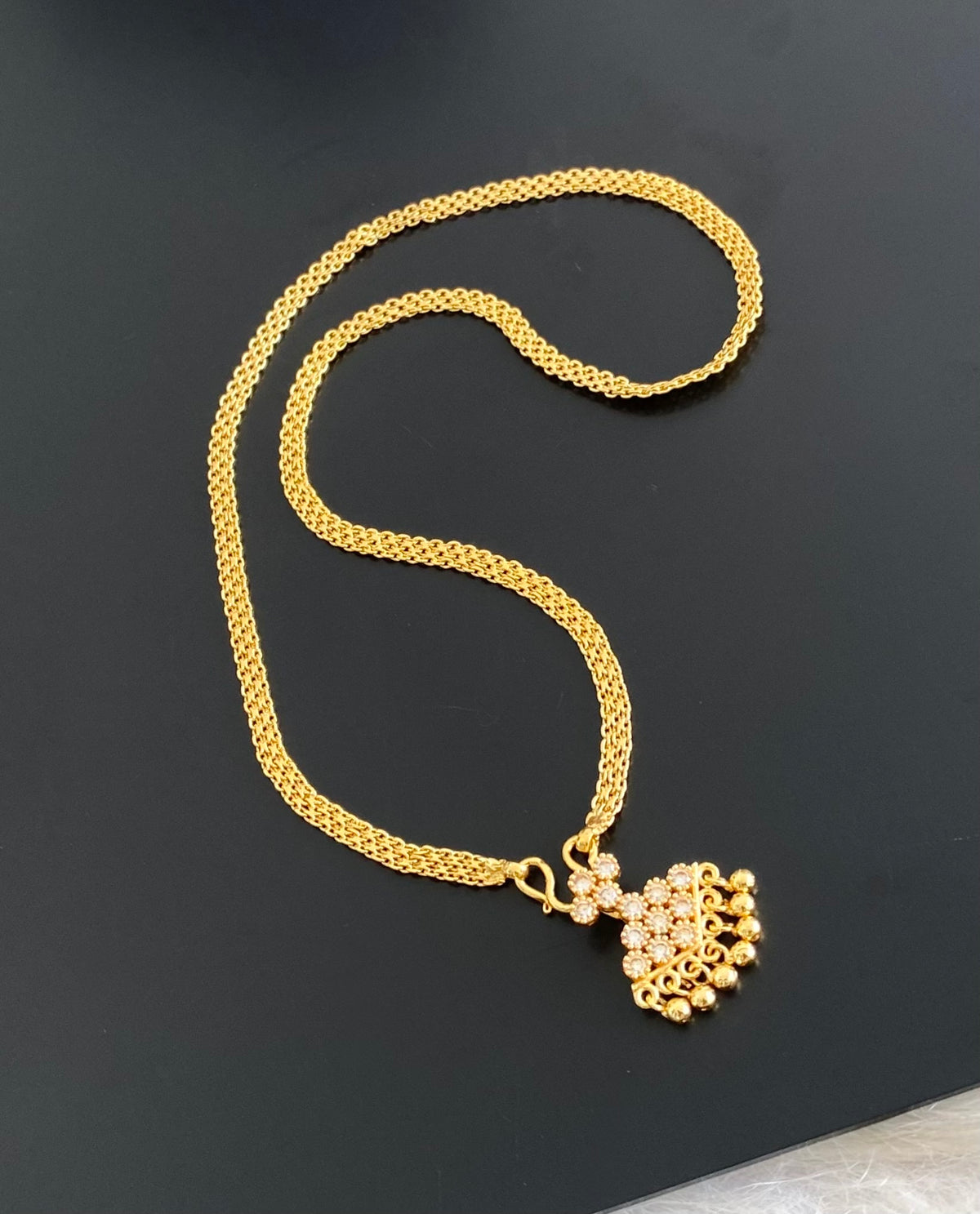Gold tone 18 inches chain with white stone pathakkam pendant dj-54905