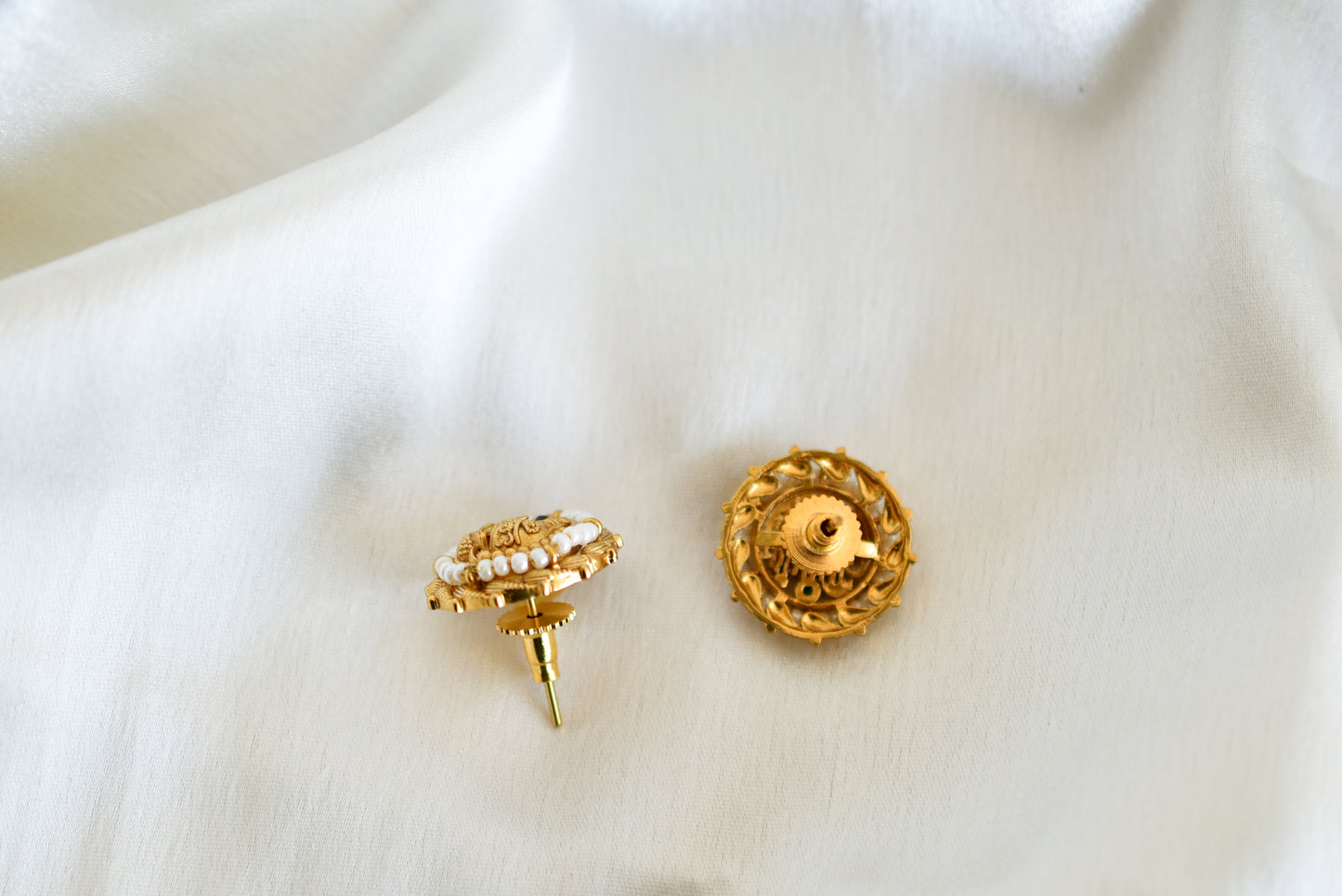 Antique gold tone green pearl elephant stud/earrings dj-52569