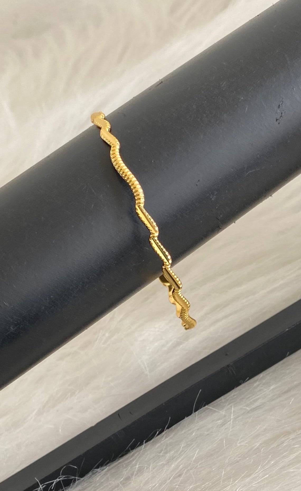 Gold tone single 1 bangle (2.6) dj-54668