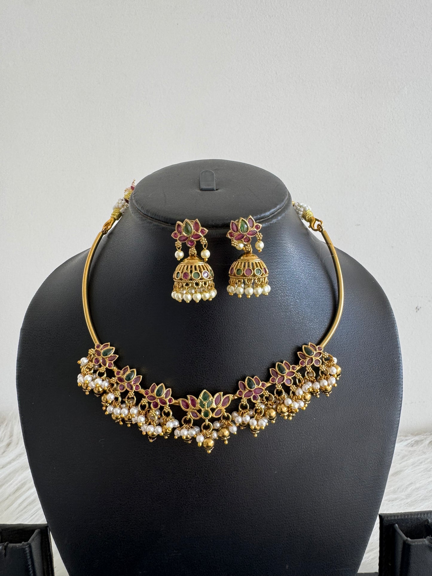 Matte finish kemp-green-white lotus hasli necklace set dj-46608