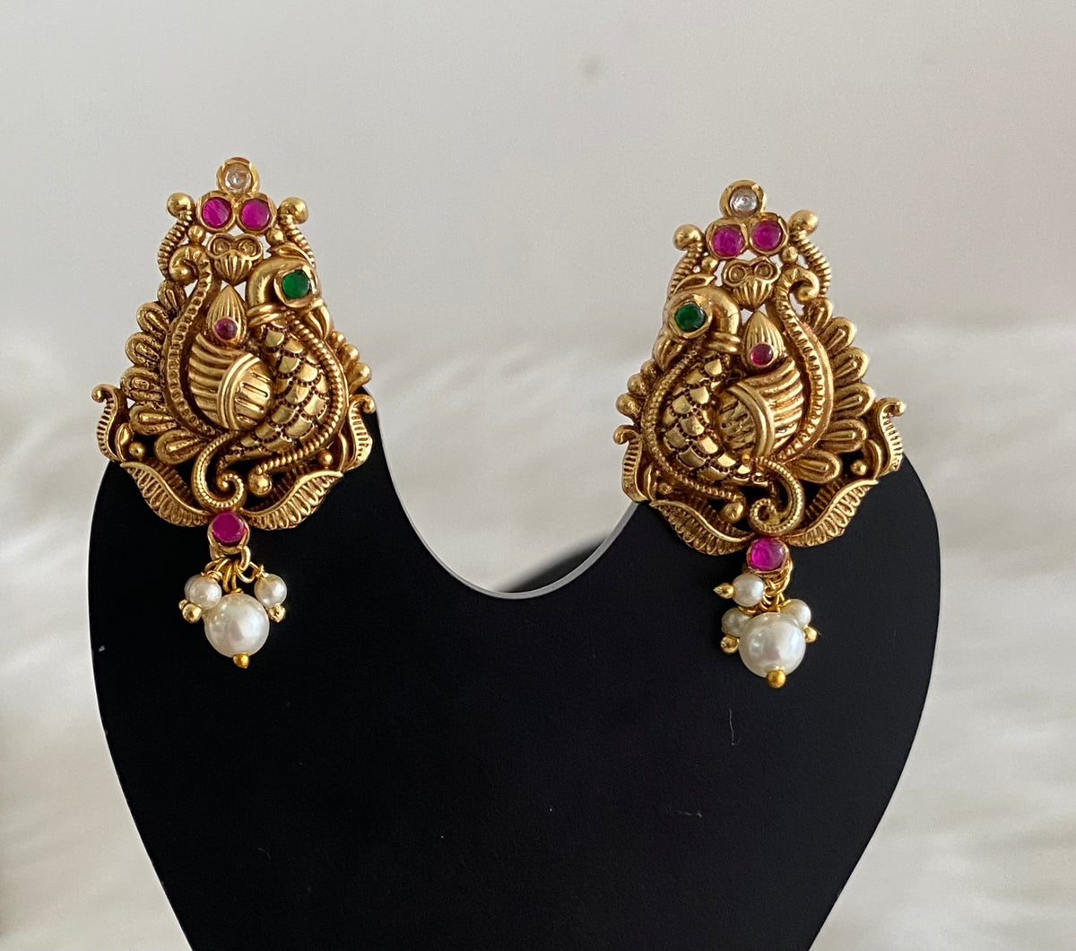 Antique gold tone pink-green-white stone peacock stud/earrings dj-54628