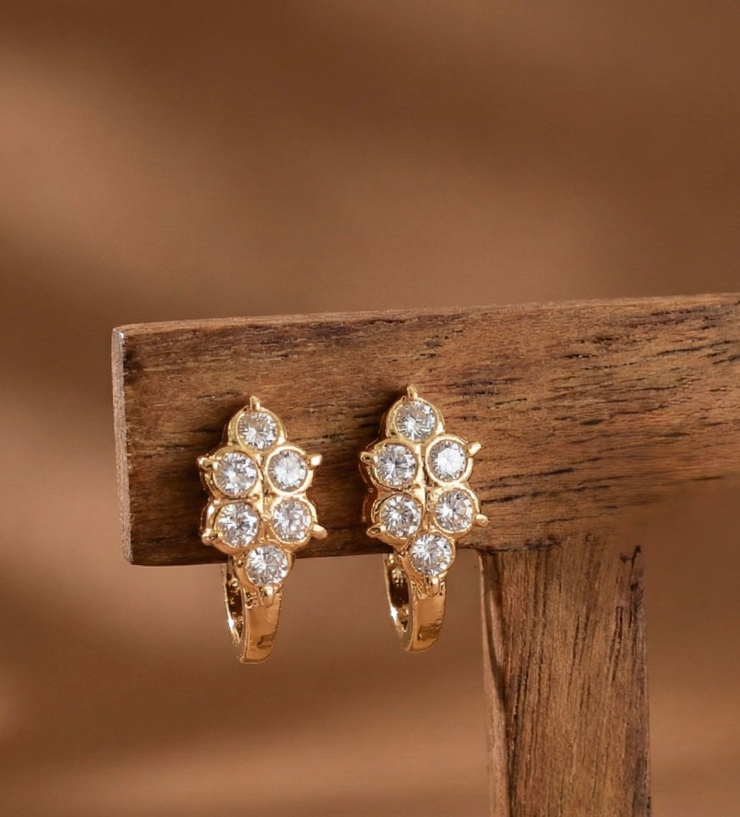 Gold tone AD white stone stud/earrings dj-52778