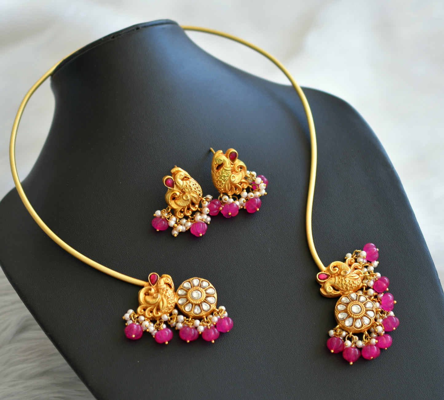 Matte finish pink-white pumpkin bead peacock kundan jadau hasli necklace set dj-45276