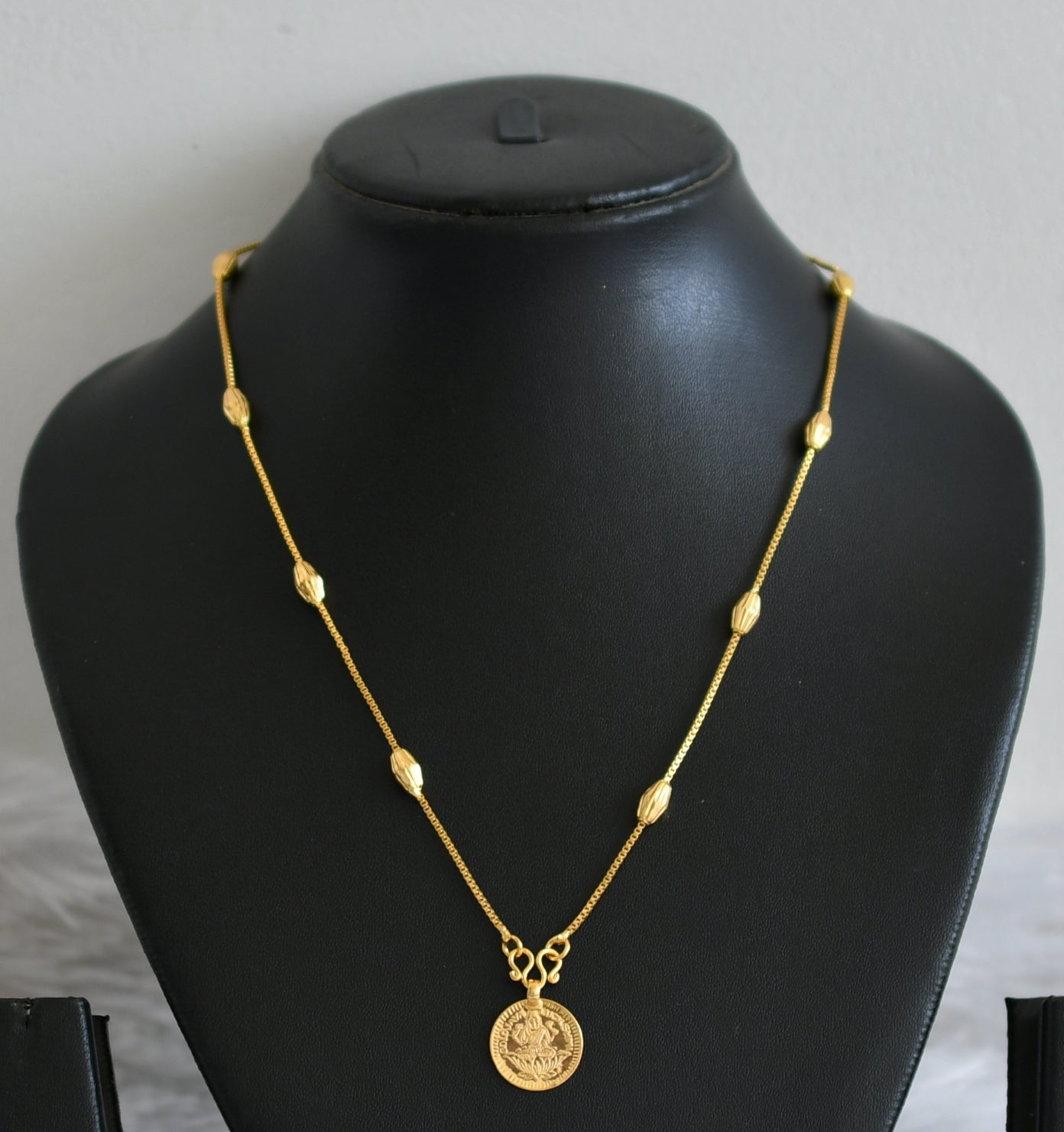 Gold tone 18 inches chain with lakshmi coin pendant dj-48763