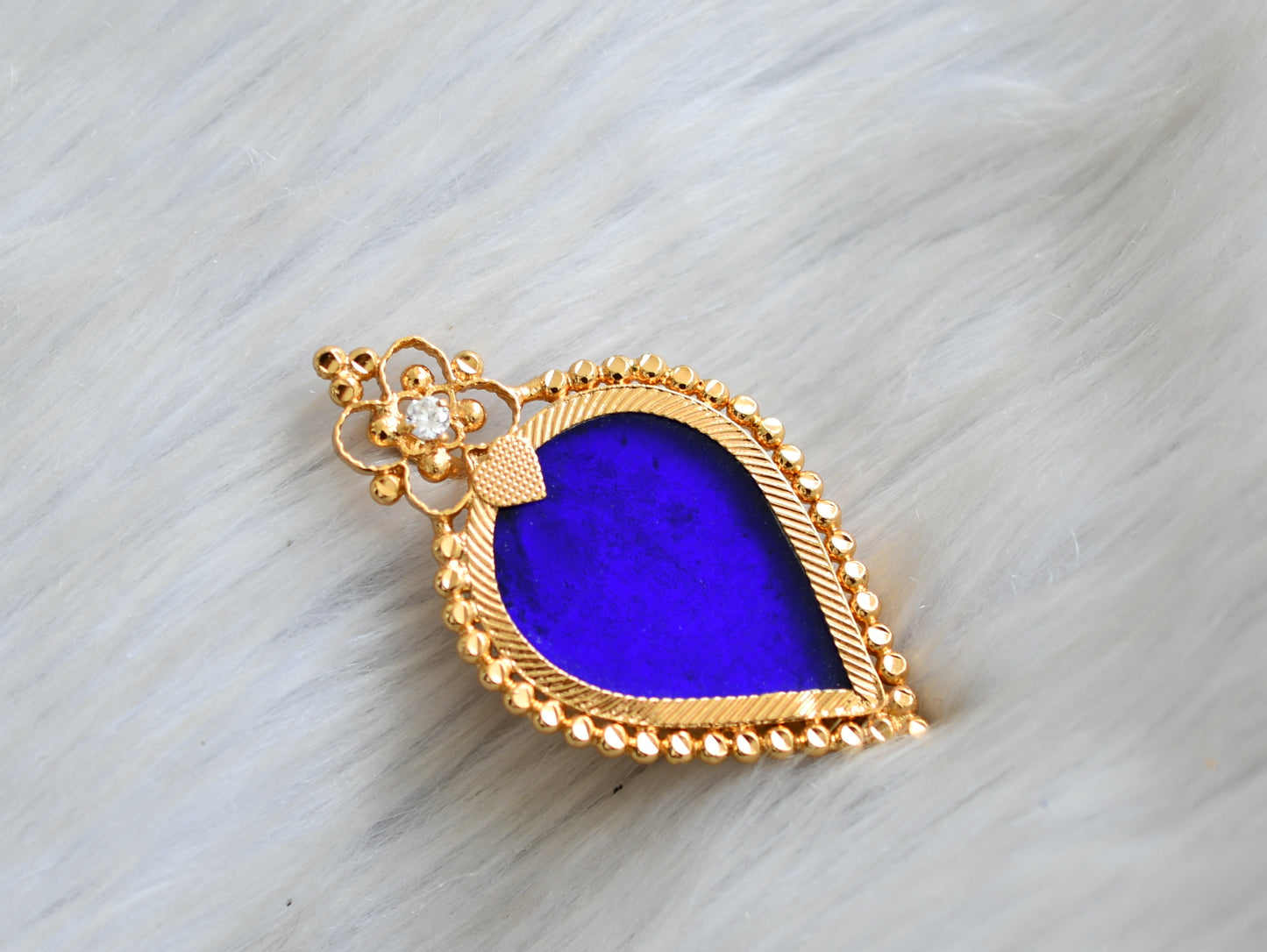 Gold tone white stone blue Gopi Kerala style pendant dj-42331