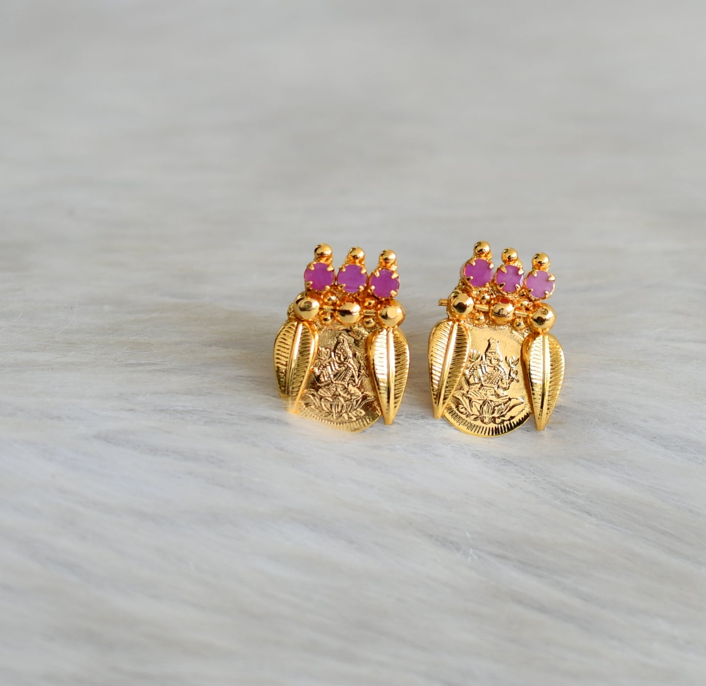 Gold tone pink stone Lakshmi coin stud/earrings dj-42350