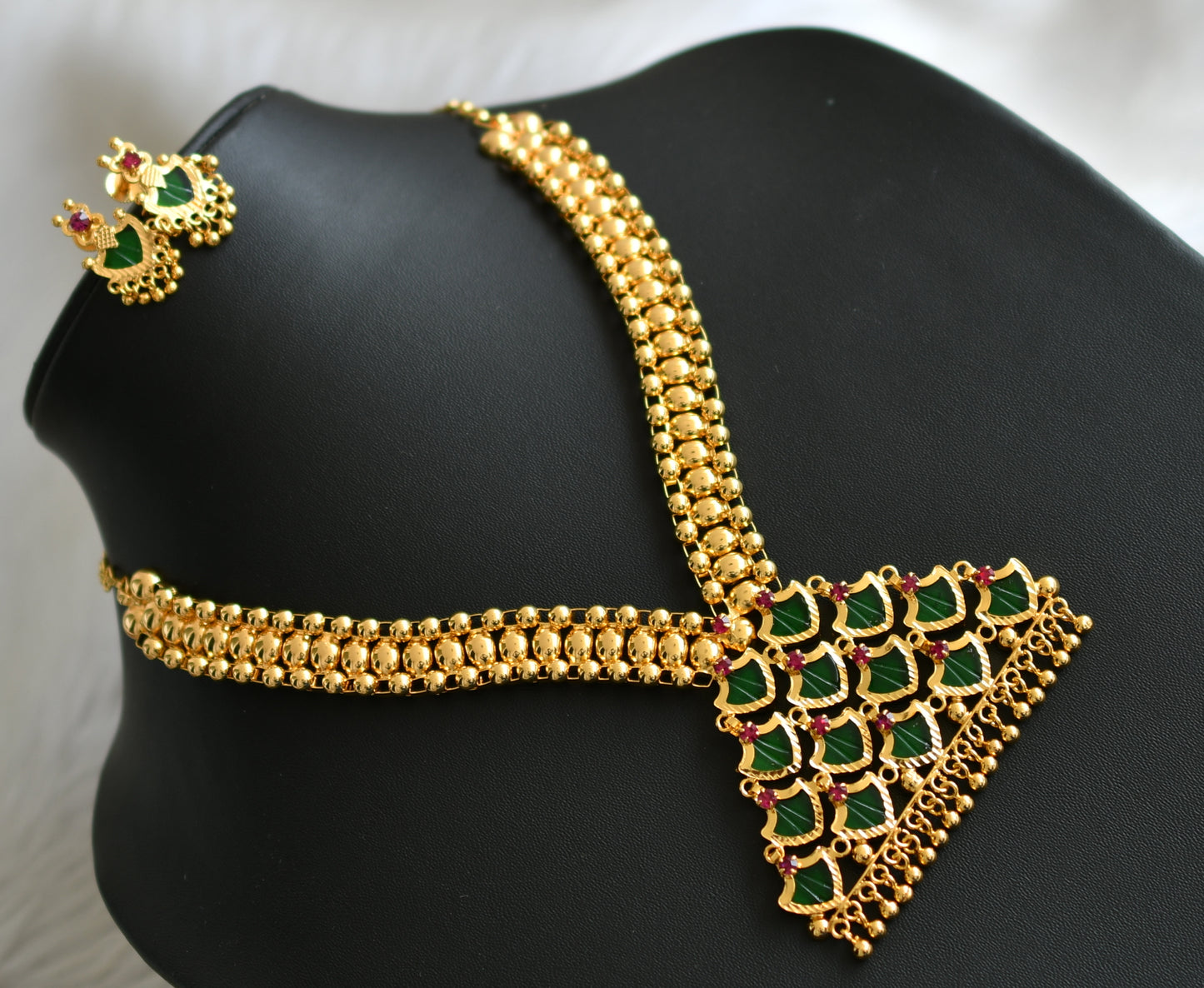 Gold tone pink stone green palakka Kerala style necklace set dj-42354