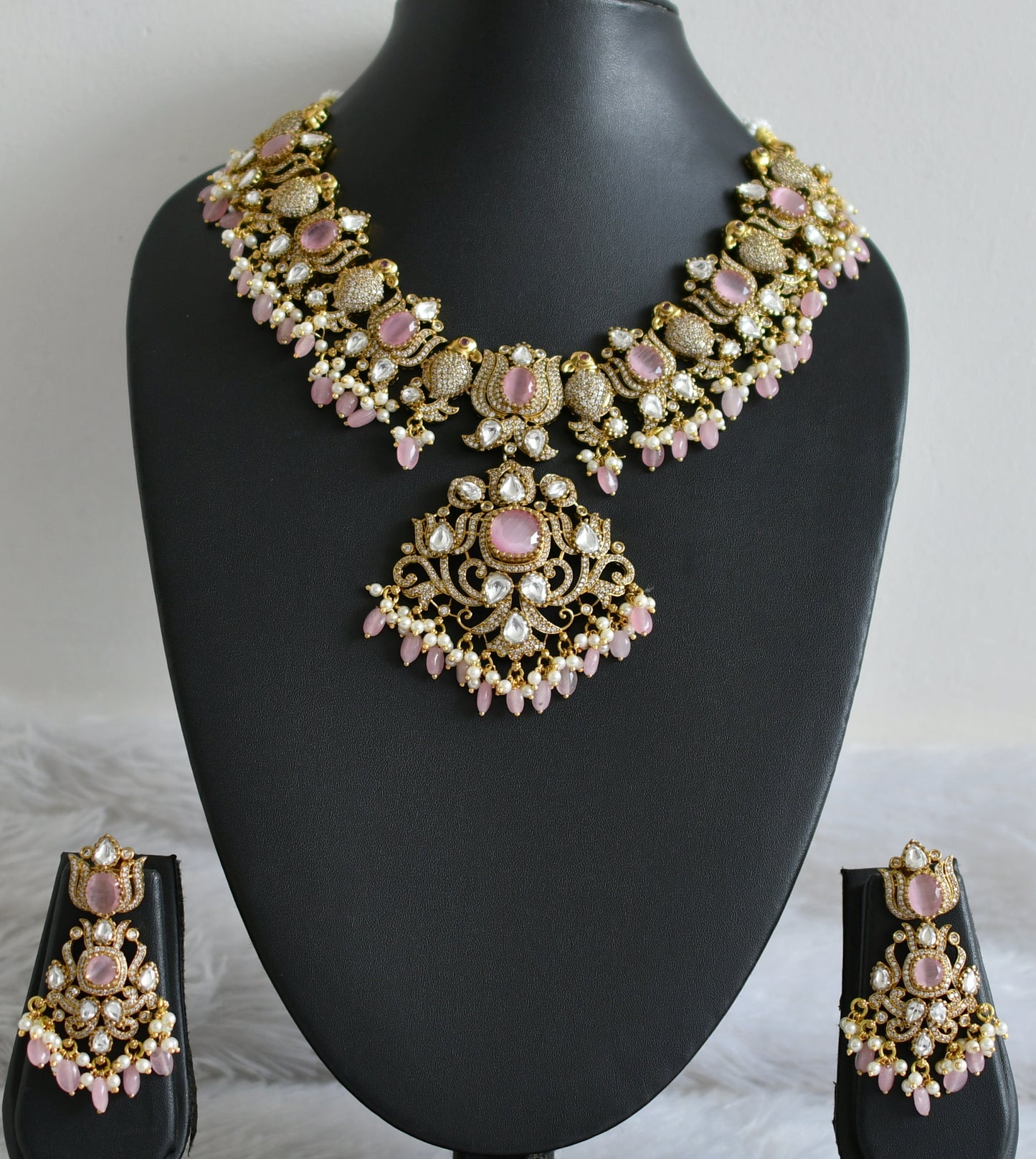 Antique gold tone cz baby pink-white beaded victorian big parrot-lotus necklace set dj-48747