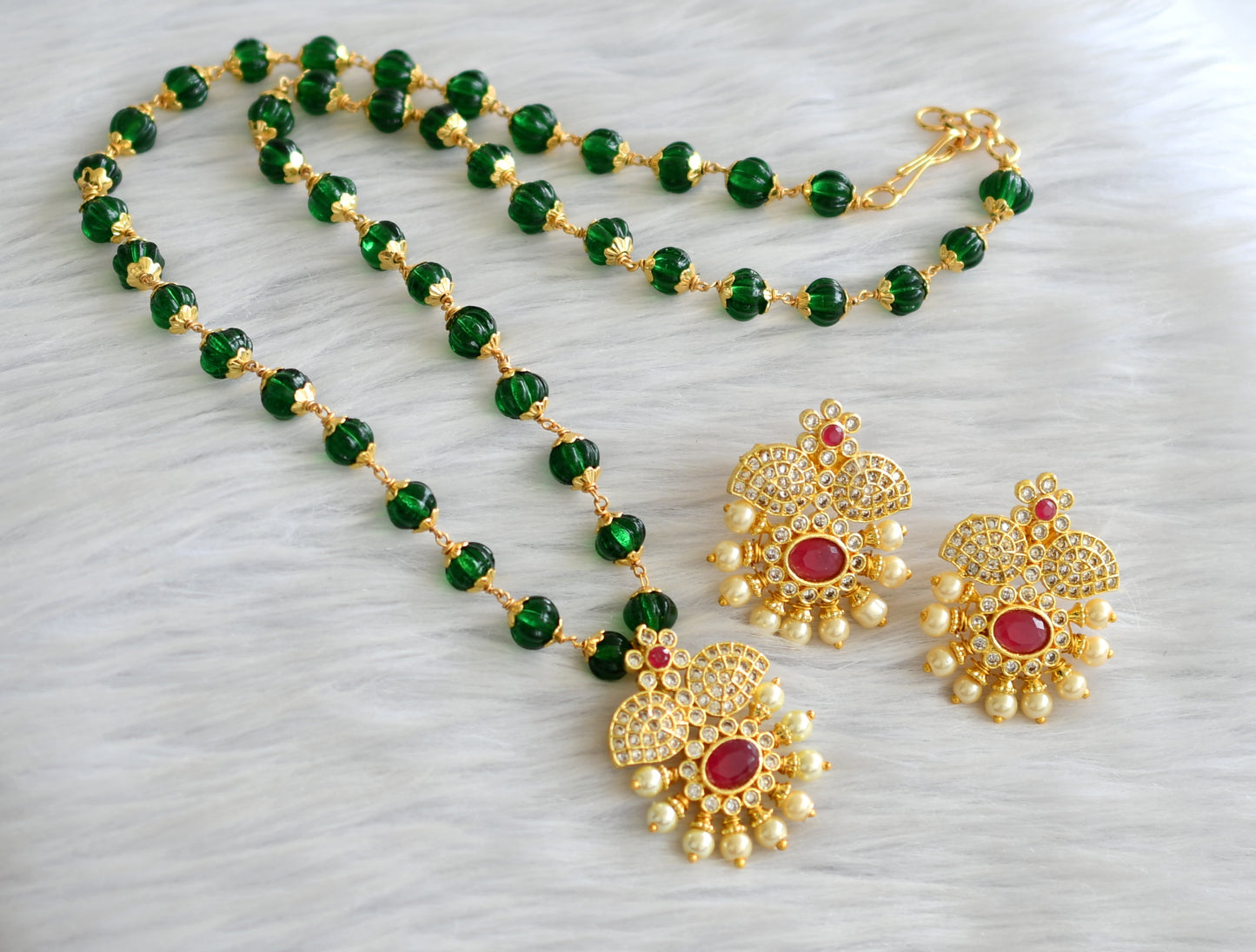 Gold tone 24 inches green pumpkin beaded chain with cz ruby-white flower pendant set dj-43656