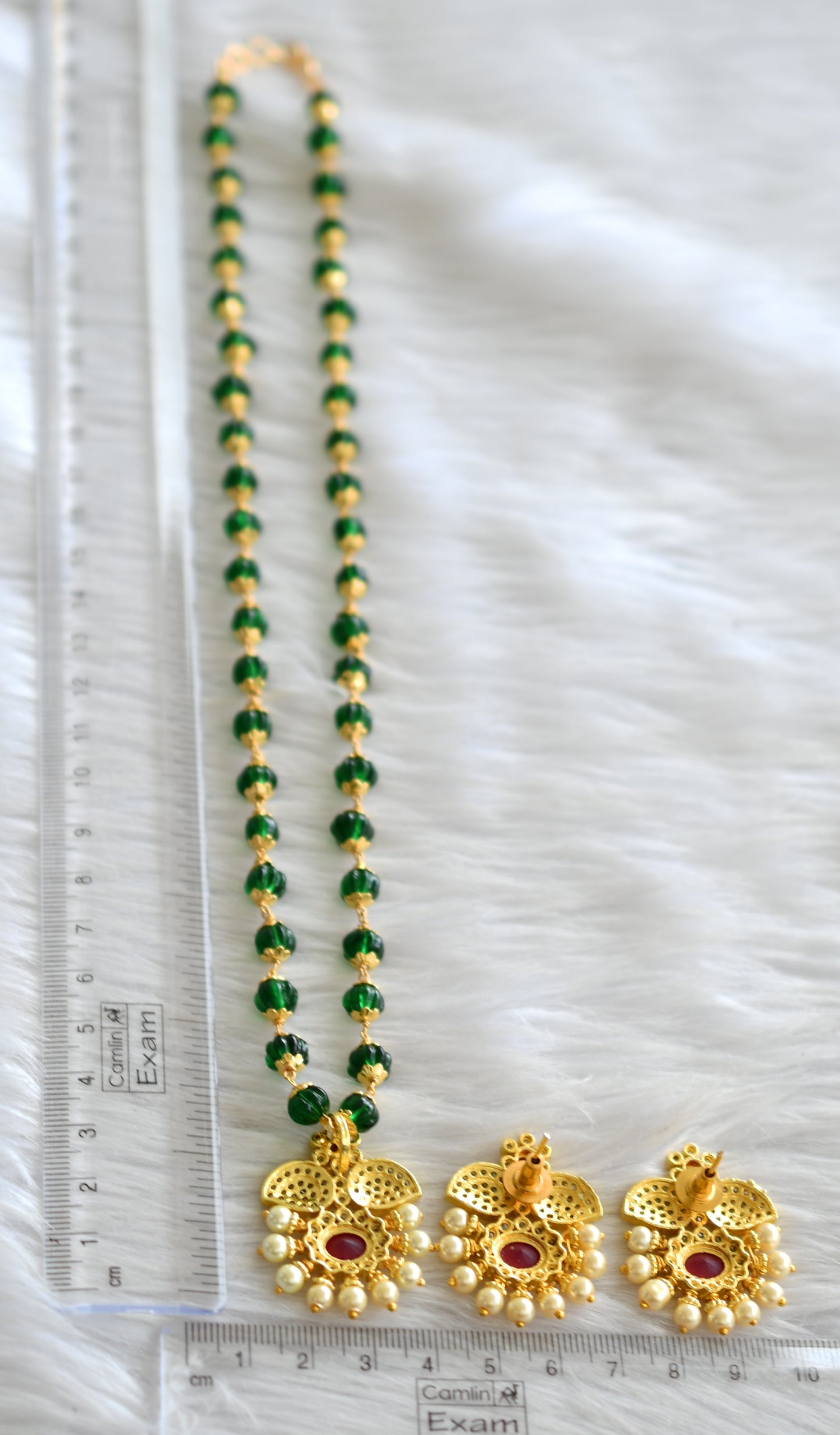 Gold tone 24 inches green pumpkin beaded chain with cz ruby-white flower pendant set dj-43656