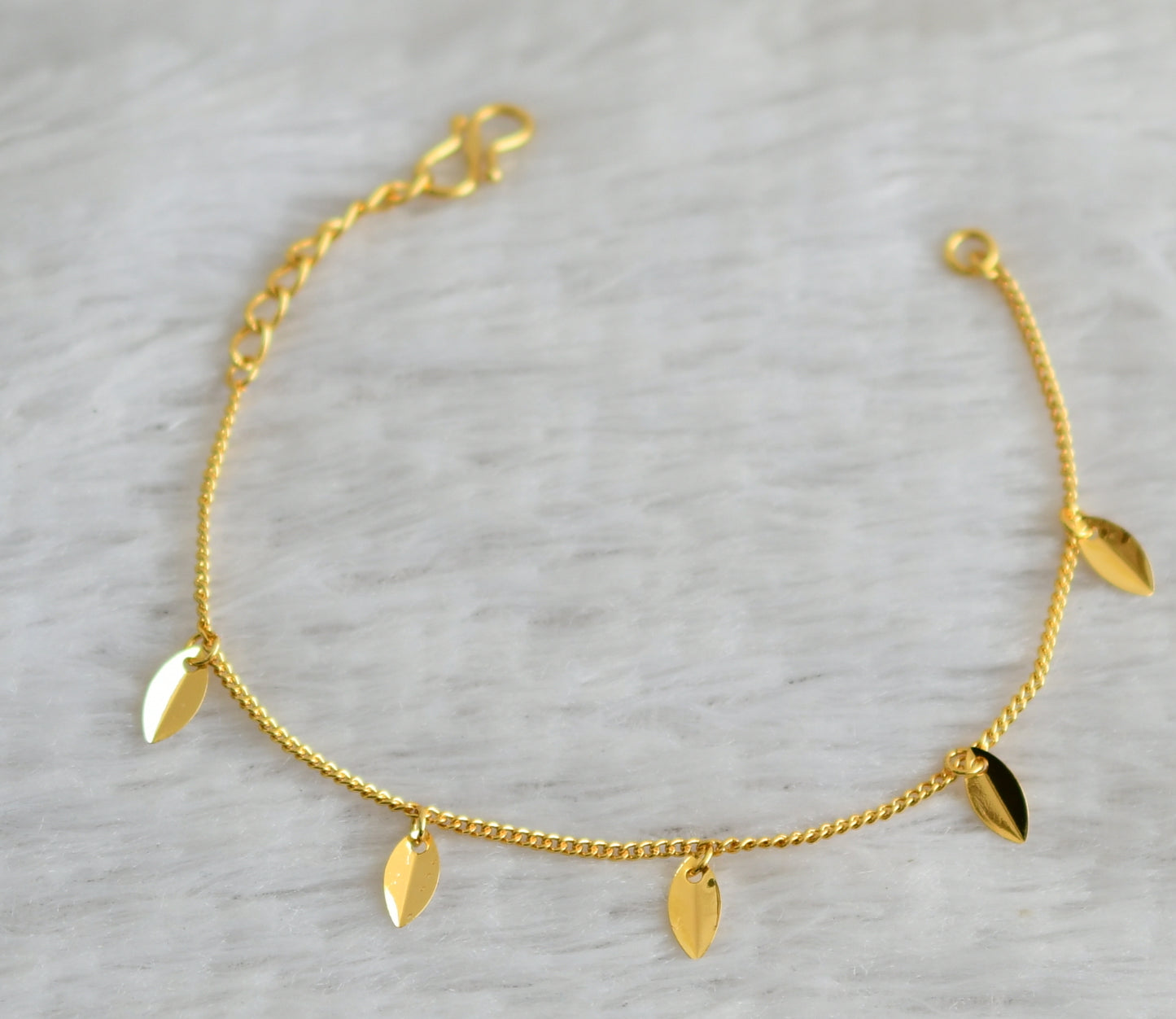 Gold tone leaf bracelet dj-48773