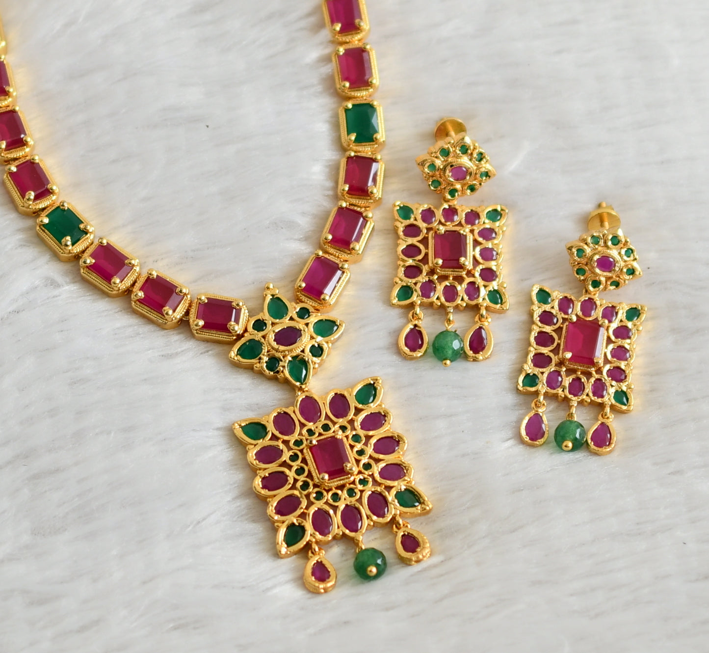 Gold tone ruby-emerald stone short haar set dj-48832