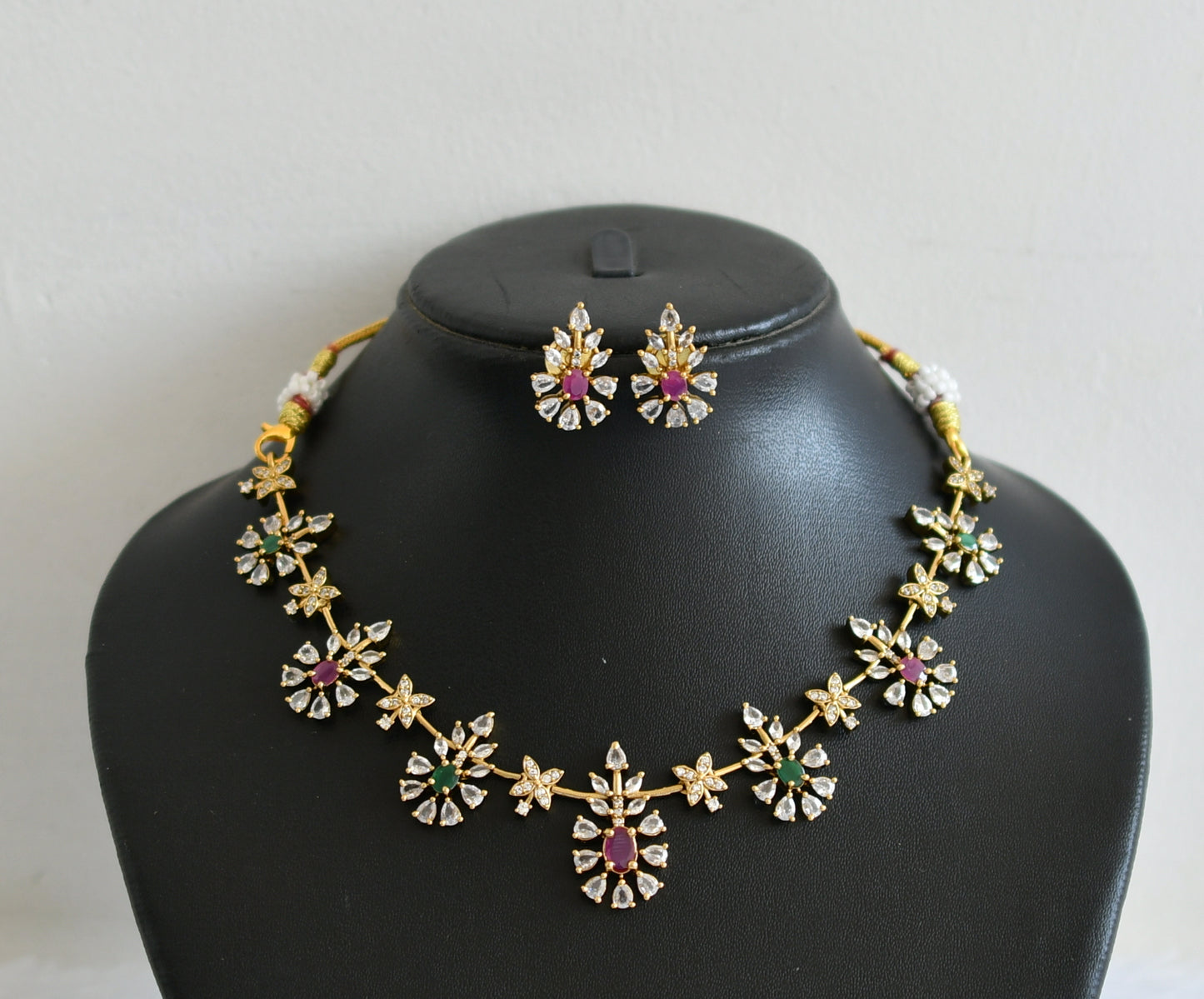Matte finish ruby-green-white flower necklace dj-50739