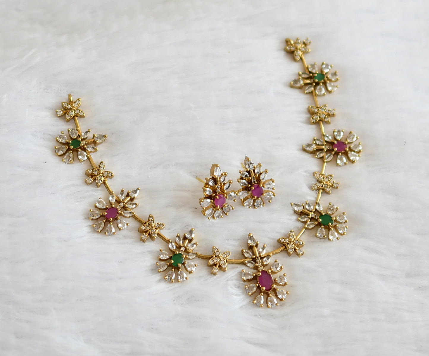 Matte finish ruby-green-white flower necklace dj-50739