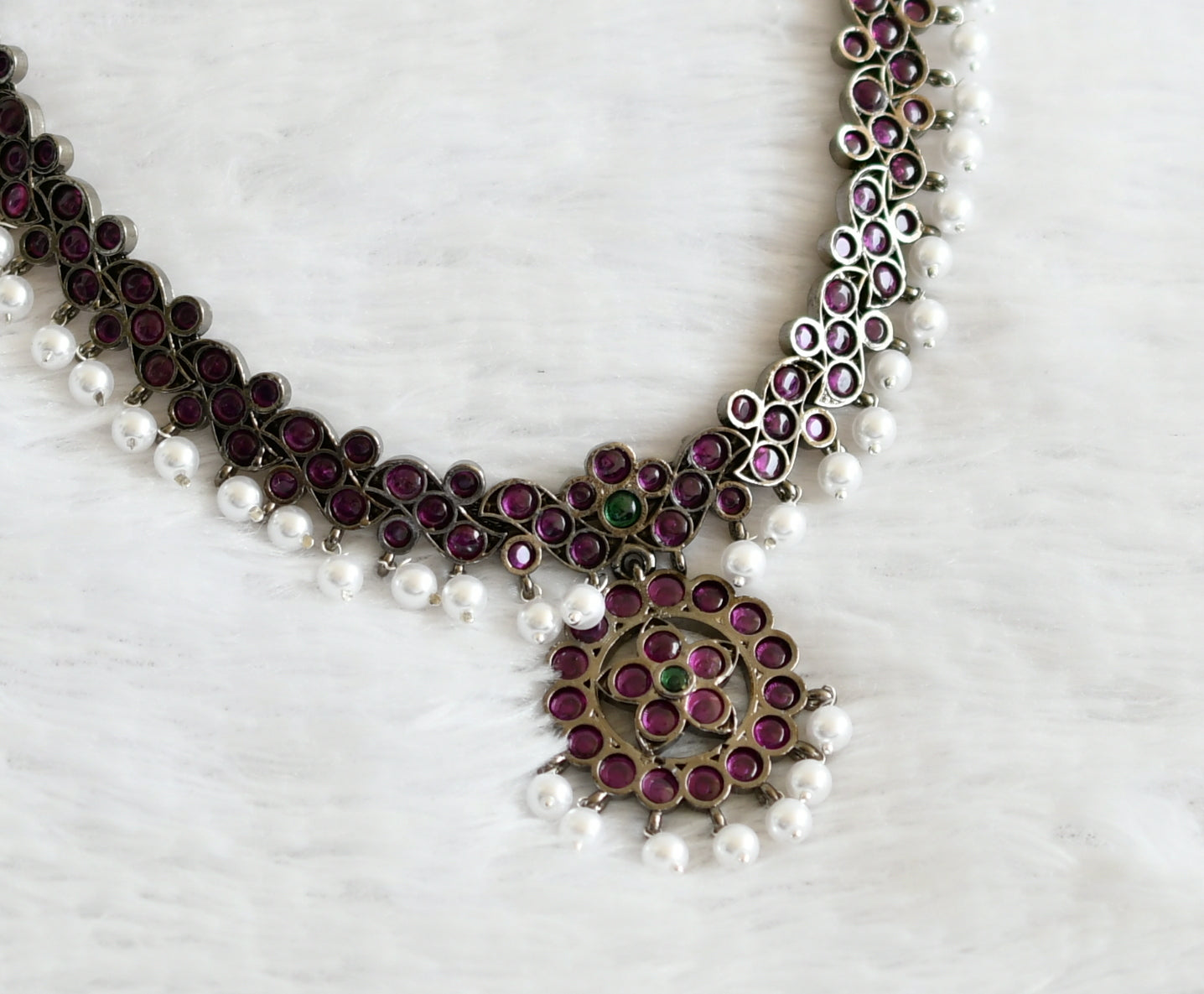 Black finish precious kemp-green pearl flower necklace dj-50760
