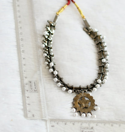 Black finish precious kemp-green pearl flower necklace dj-50760