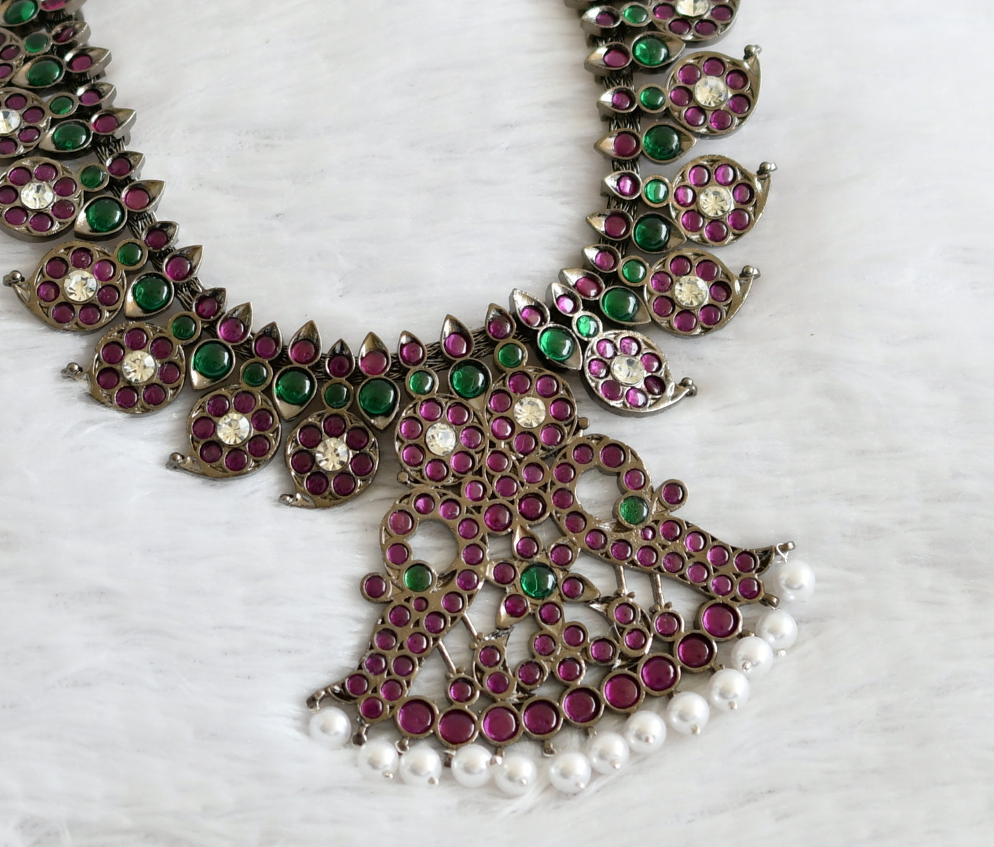 Black finish precious kemp-green-white mango peacock necklace dj-50757