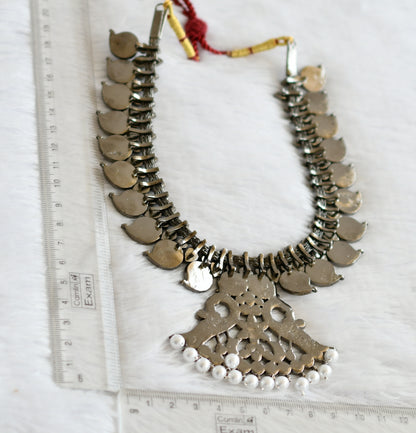 Black finish precious kemp-green-white mango peacock necklace dj-50757