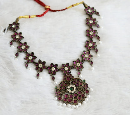 Black finish precious kemp-green-white pearl flower necklace dj-50758