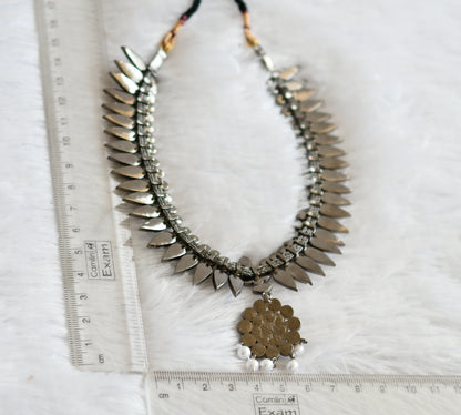 Black finish precious kemp-green-white mulla mottu pearl necklace dj-50754