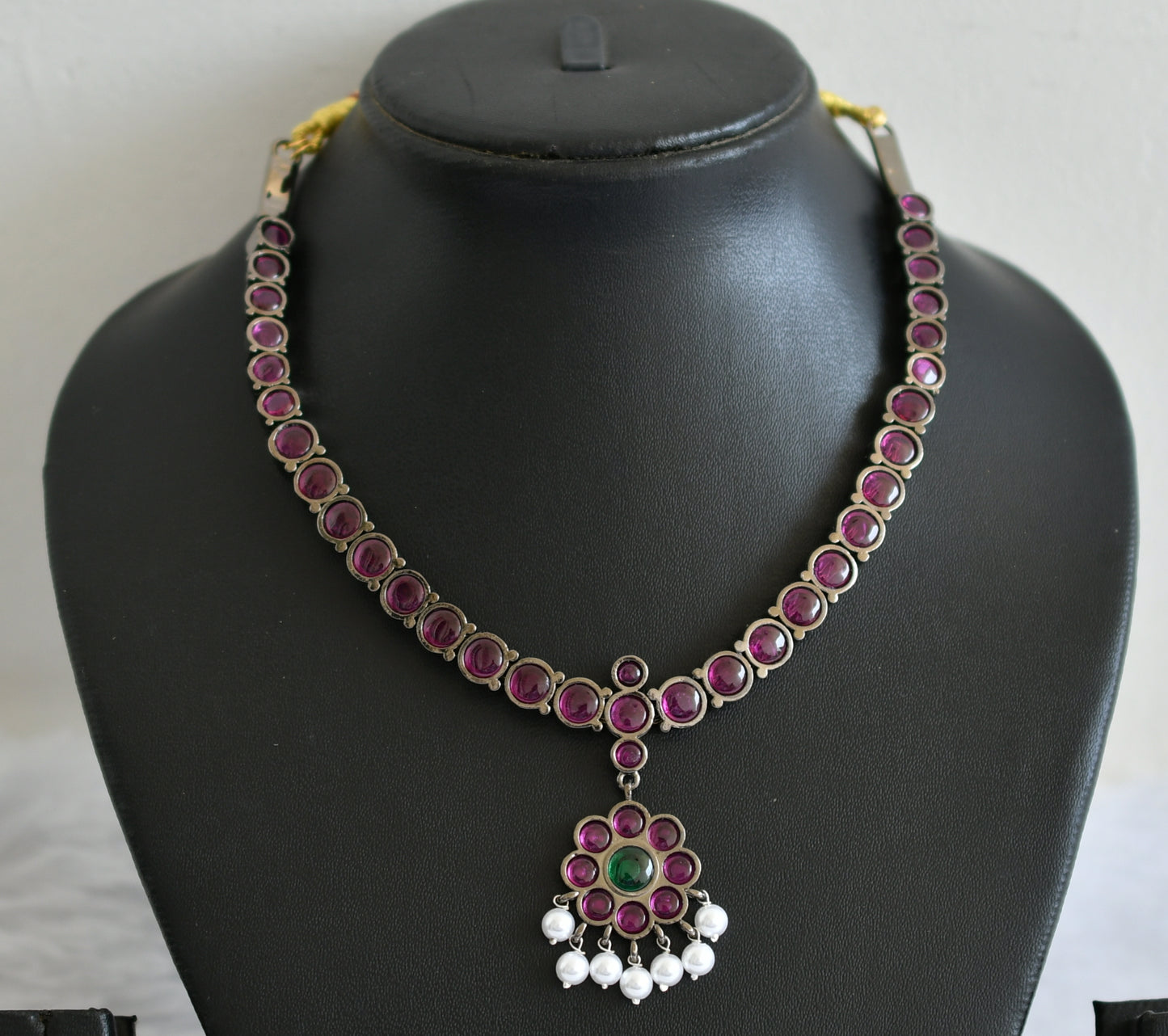 Black finish precious kemp-green pearl flower necklace dj-50753