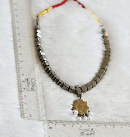 Black finish precious kemp-green pearl flower necklace dj-50753