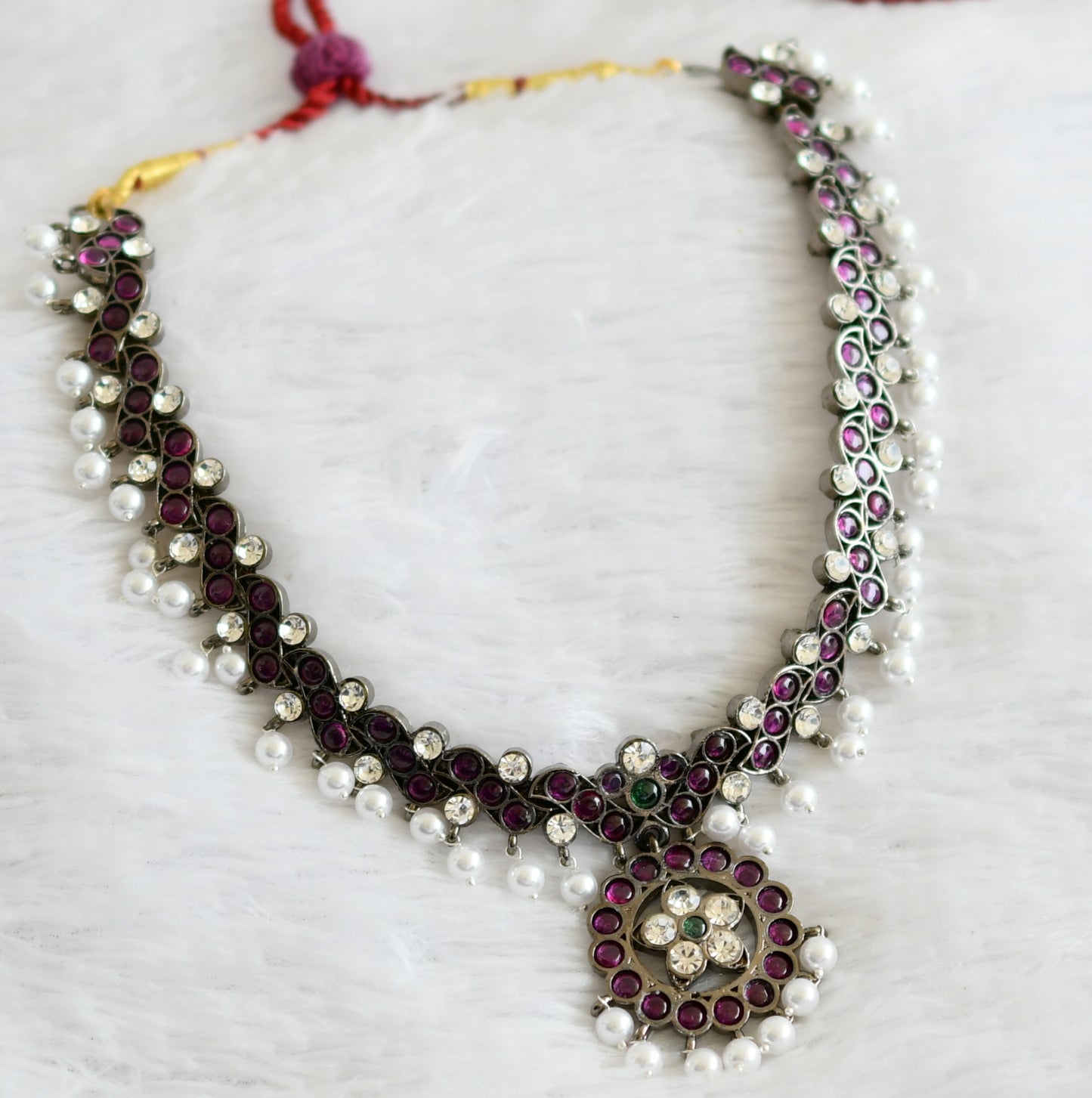 Black finish precious kemp-green-white pearl flower necklace dj-50759