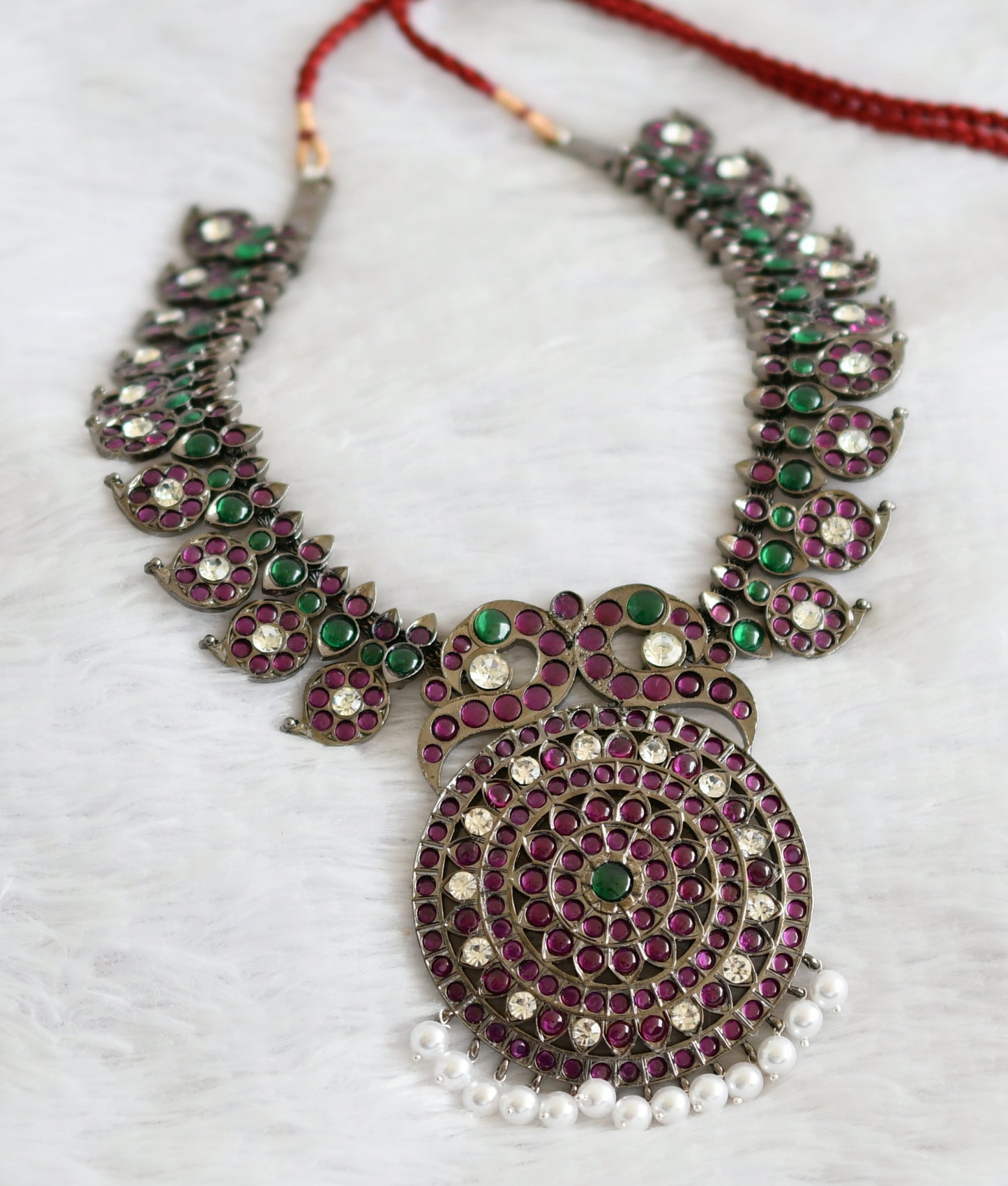 Black finish precious kemp-green-white mango-peacock flower necklace dj-50764