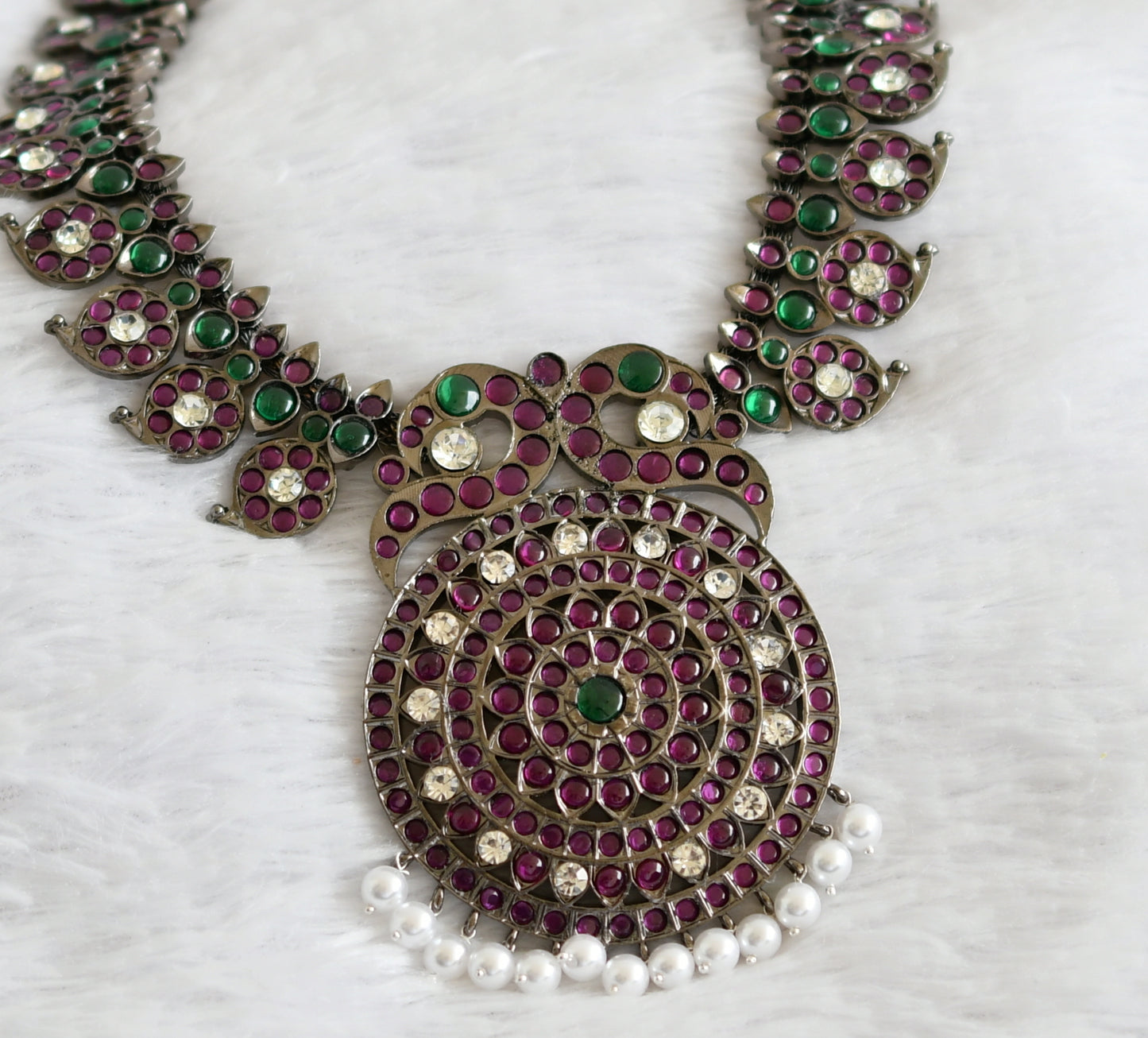 Black finish precious kemp-green-white mango-peacock flower necklace dj-50764