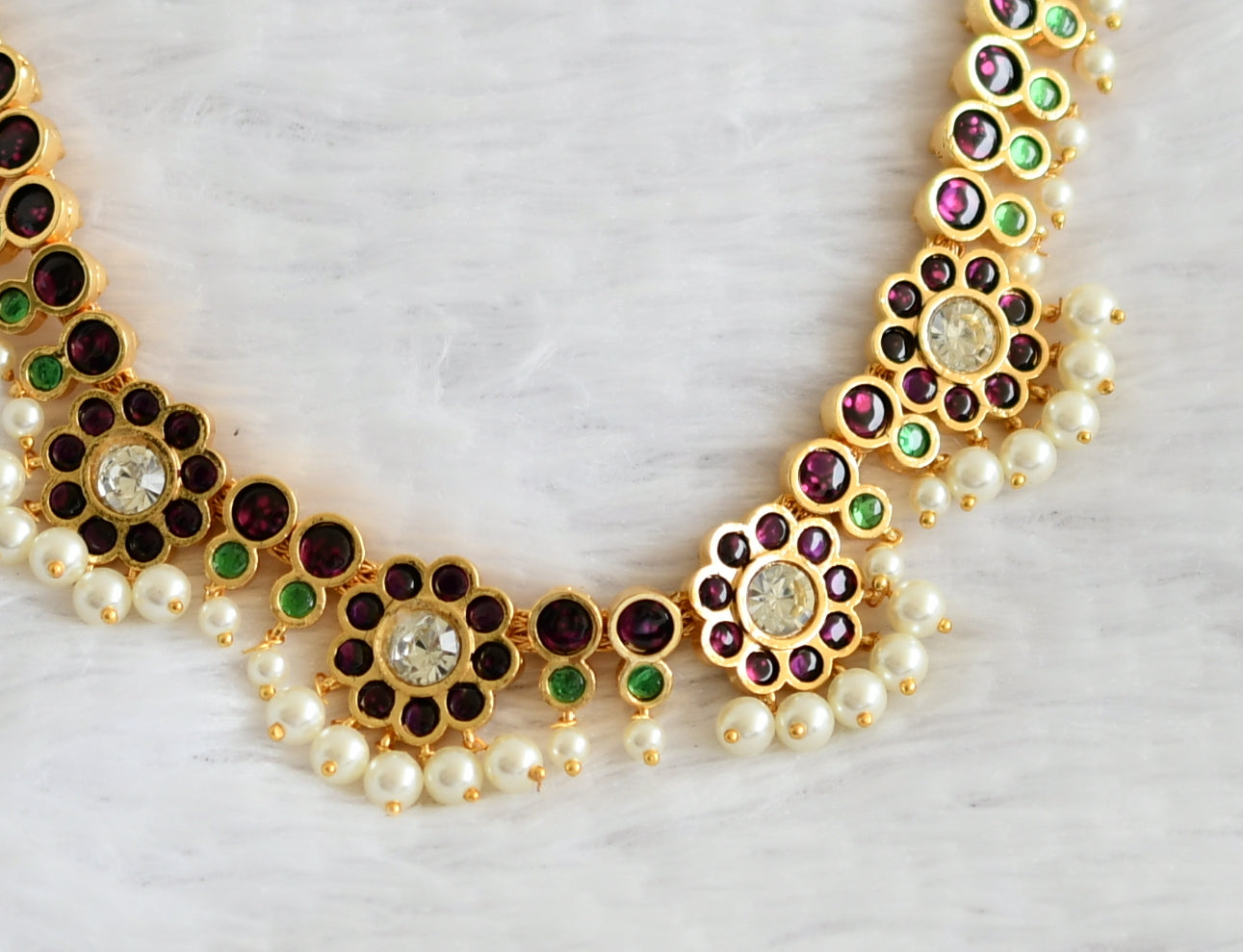 Gold tone precious kemp-green-white pearl flower necklace dj-50777