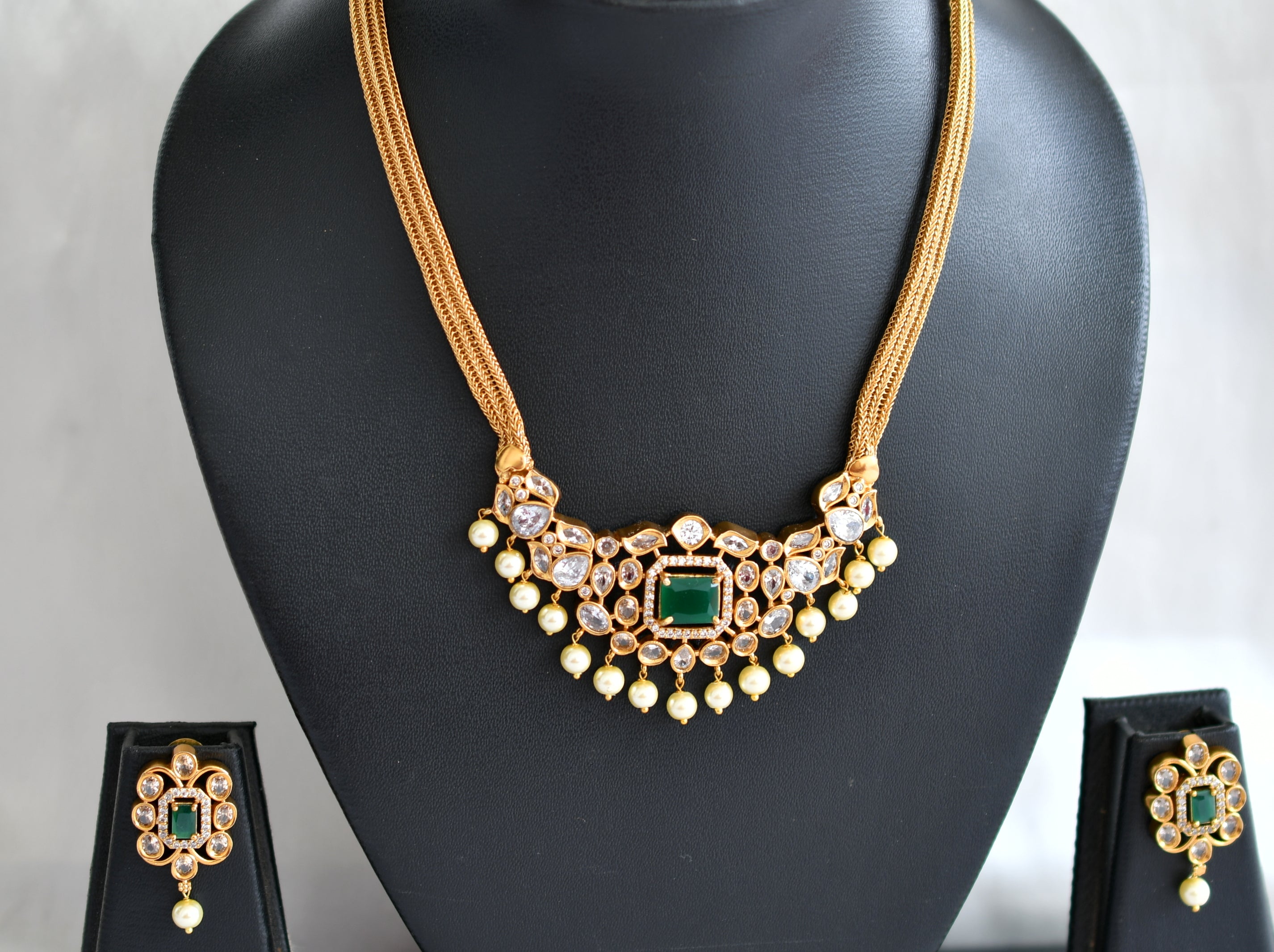 Matte finish emerald-white-pearl necklace set dj-43740 – dreamjwell