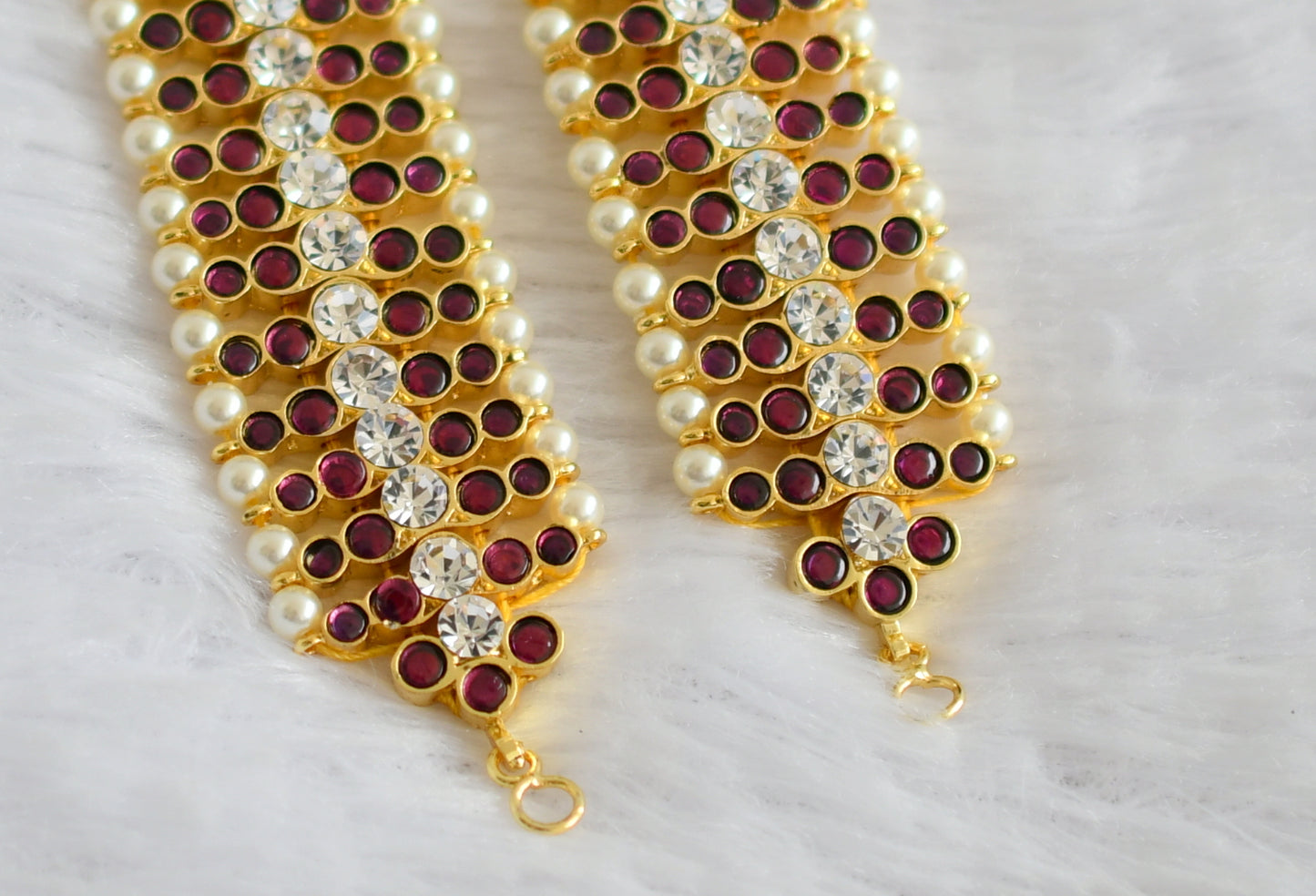 Gold tone precious kemp-white pearl ear side chain dj-50782