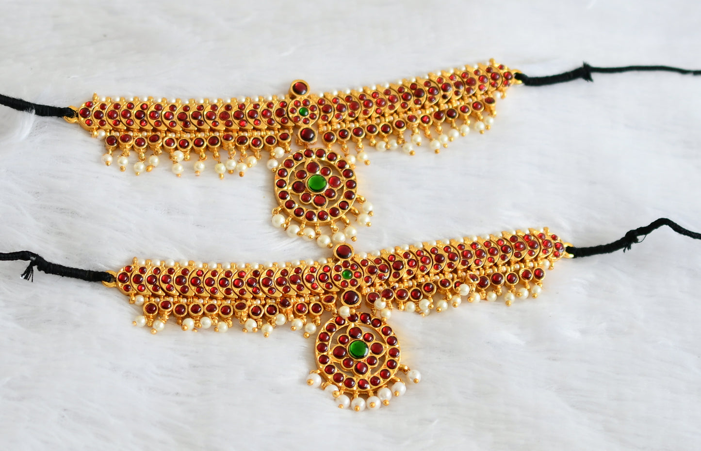 Gold tone kemp-green pearl bead armlets dj-50793