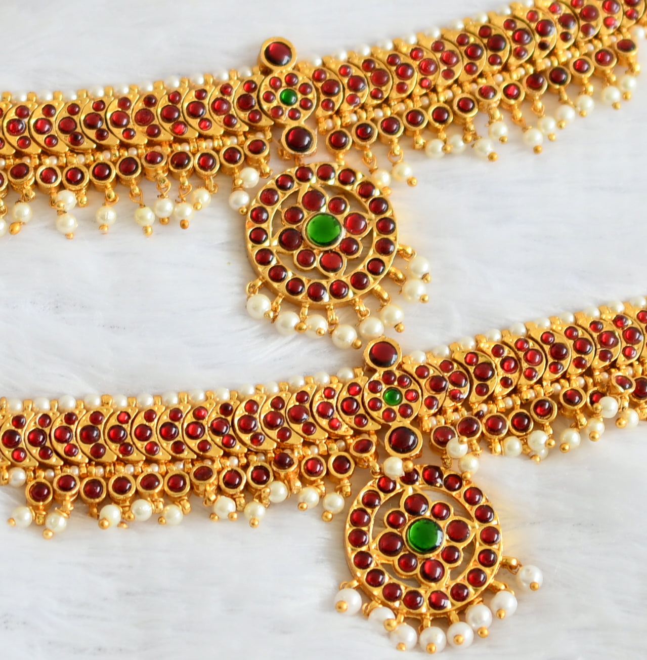 Gold tone kemp-green pearl bead armlets dj-50793