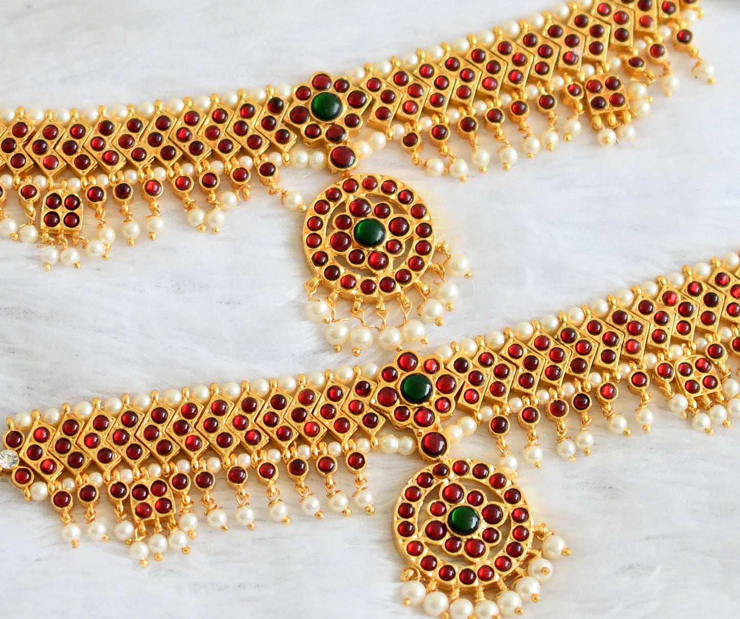Gold tone kemp-green pearl bead armlets dj-50794