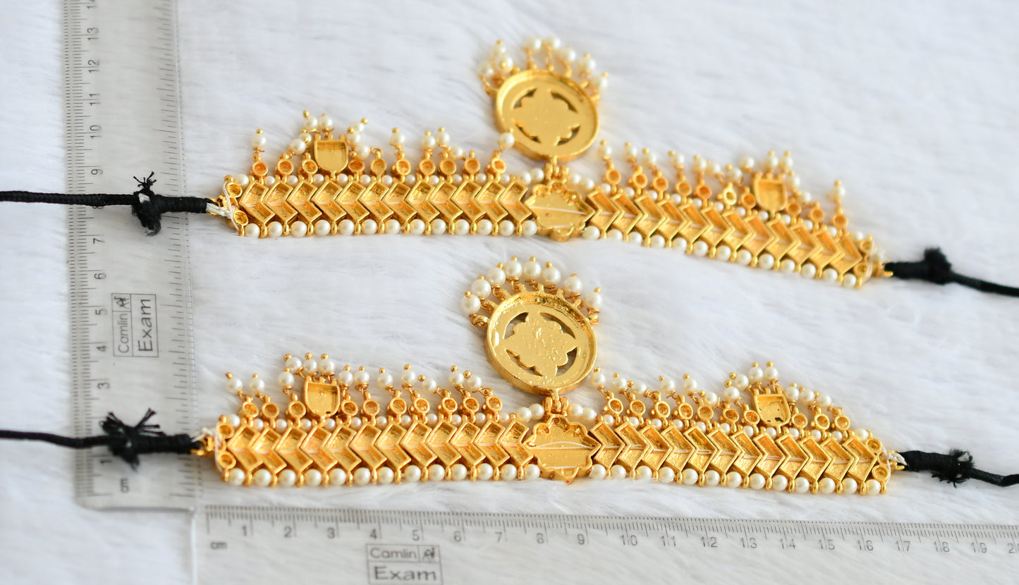 Gold tone kemp-green pearl bead armlets dj-50794