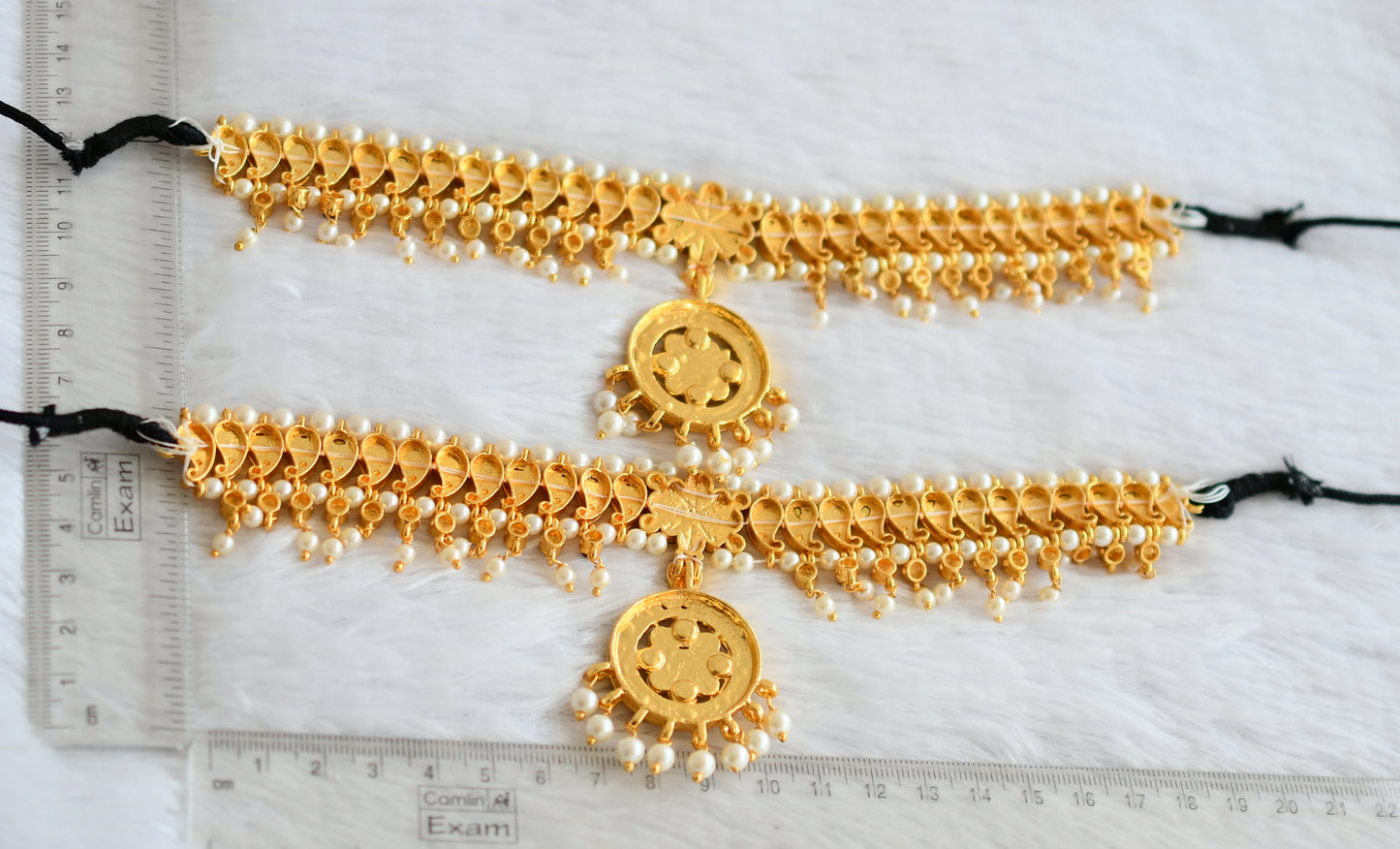 Gold tone kemp-green-white pearl mango armlets dj-50799