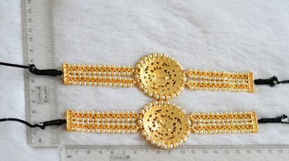Gold tone kemp-green pearl round armlets dj-50801