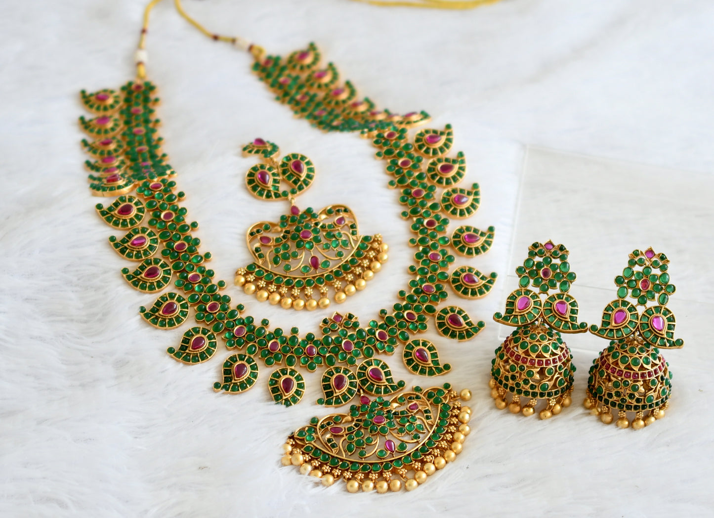 Matte finish green-kemp mango flower short haar set with tikka dj-50828