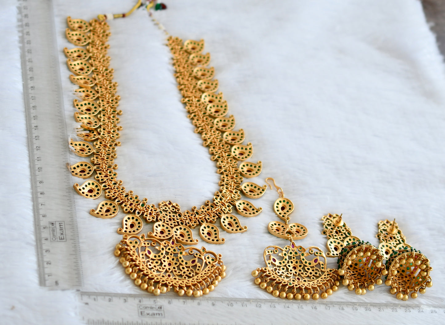 Matte finish green-kemp mango flower short haar set with tikka dj-50828