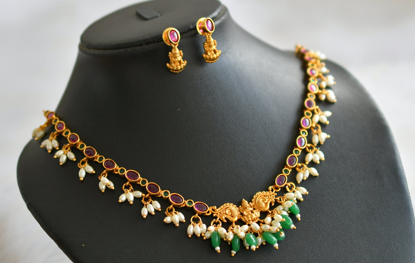 Matte finish kemp-green rice pearl lakshmi peacock necklace set dj-43767