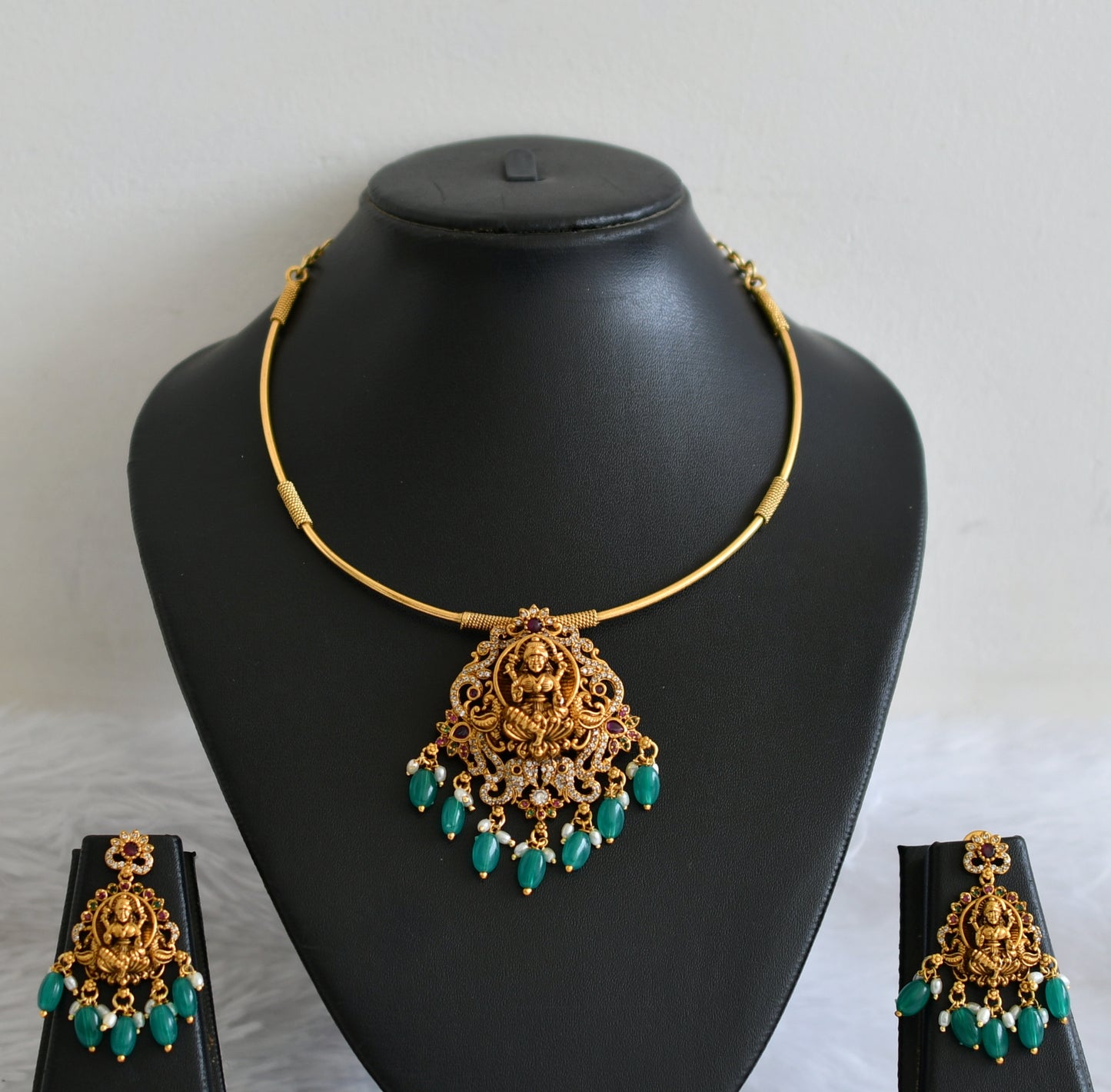 Antique gold tone cz kemp-green lakshmi peacock green bead hasli necklace set dj-50831