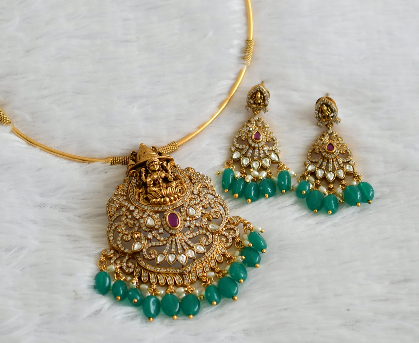 Antique gold tone kemp-white lakshmi green bead hasli necklace set dj-50834
