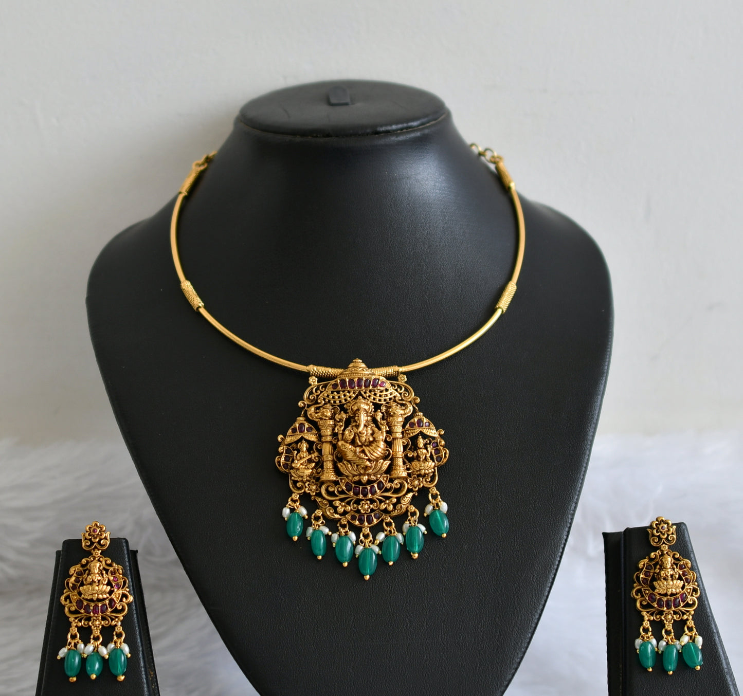 Antique gold tone kemp lakshmi ganesha green bead hasli necklace set dj-50833