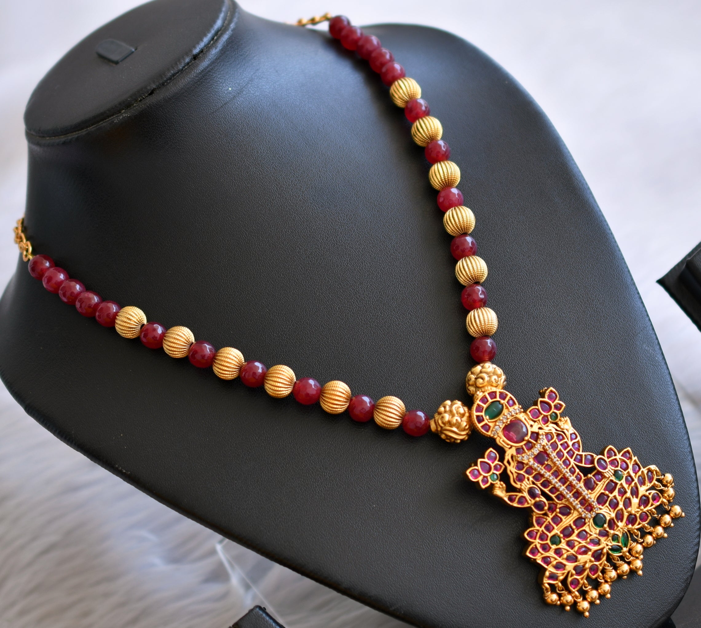 Matte finish ruby agate beaded kemp-green-white maha lakshmi necklace ...