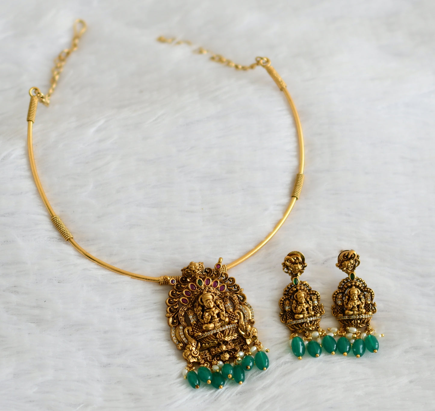 Antique gold tone kemp-green-white lakshmi green bead hasli necklace set dj-50832