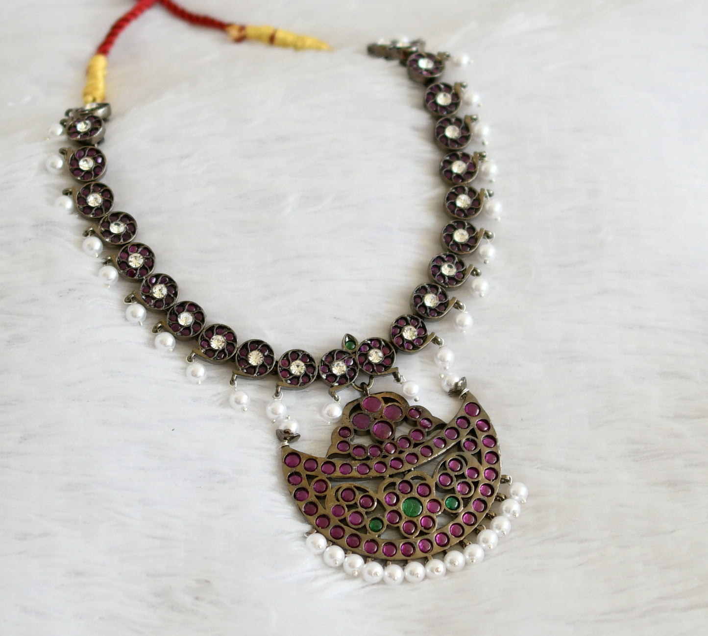 Black finish precious kemp-green-white mango moon pearl necklace dj-50863