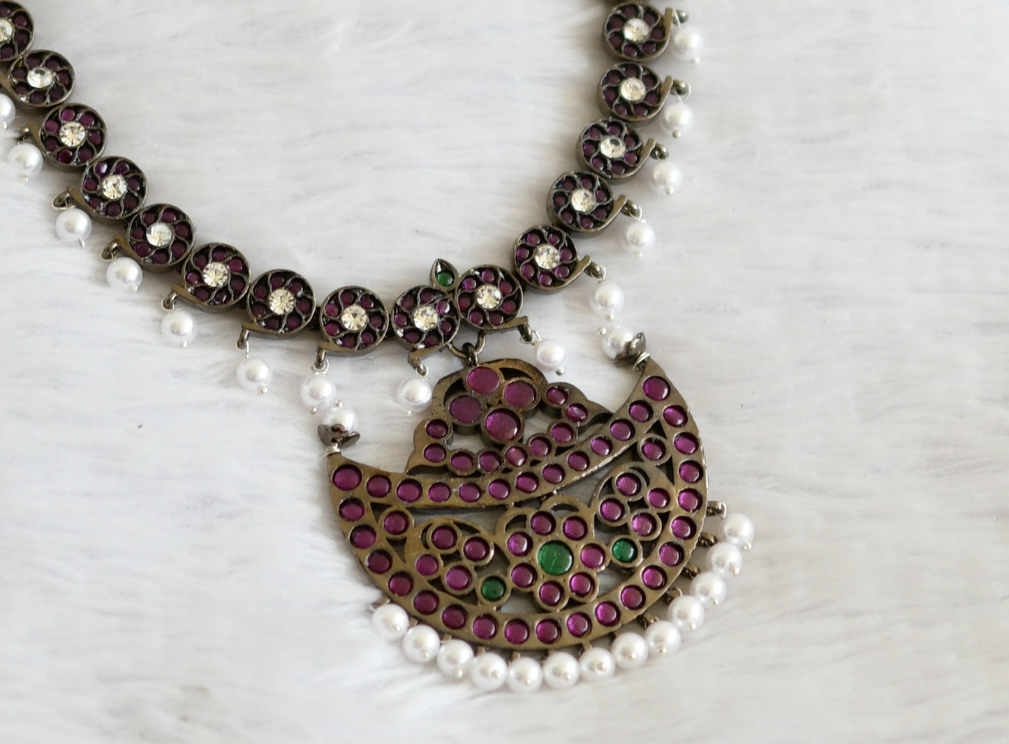 Black finish precious kemp-green-white mango moon pearl necklace dj-50863
