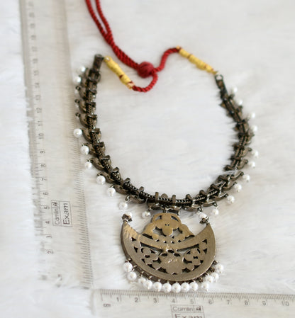 Black finish precious kemp-green-white mango moon pearl necklace dj-50863